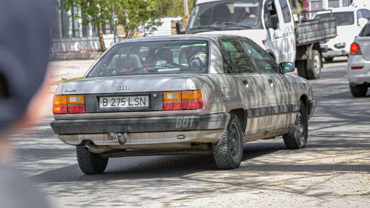 Audi 100